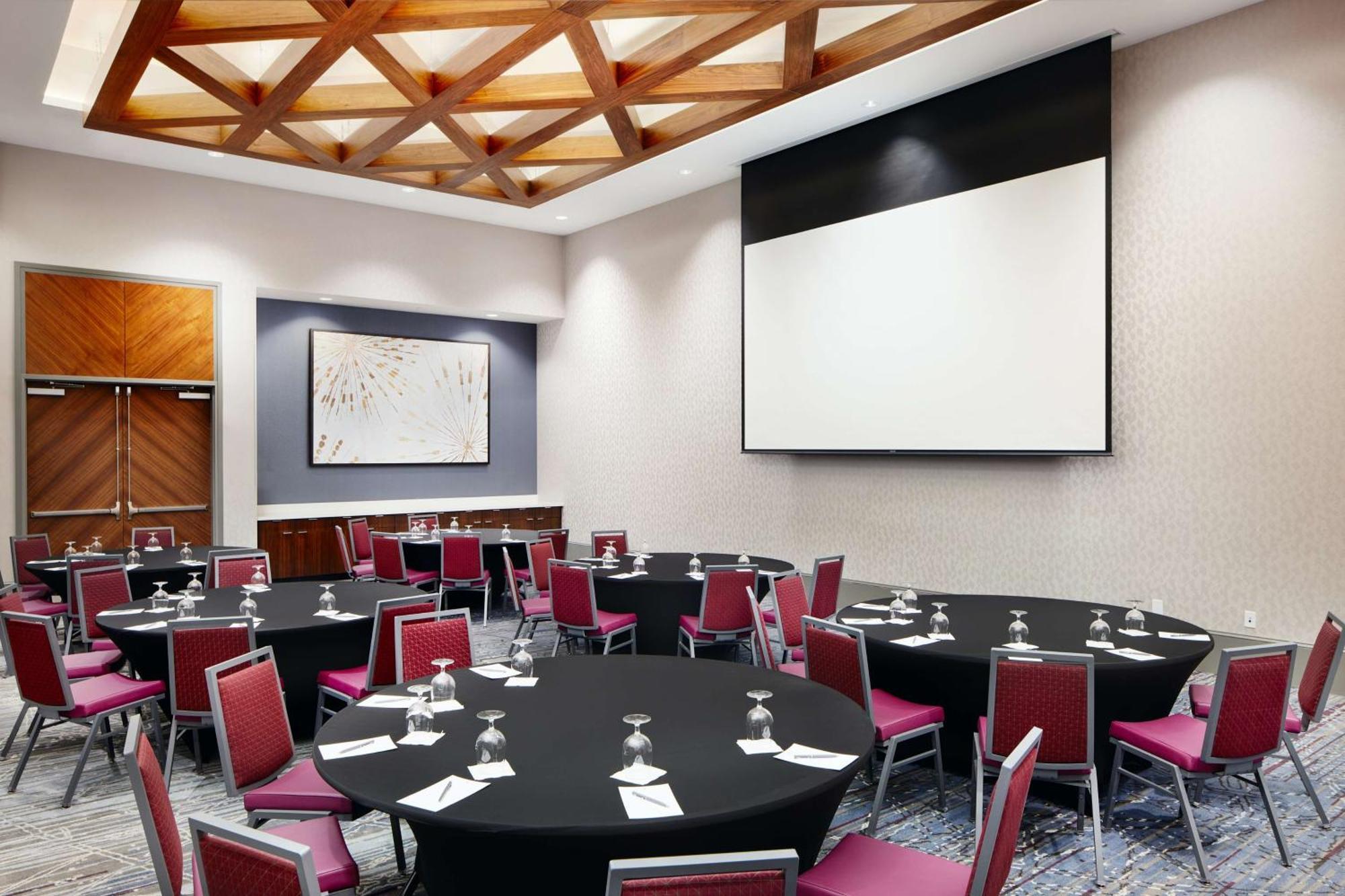 Embassy Suites By Hilton Atlanta Airport North Hapeville Экстерьер фото