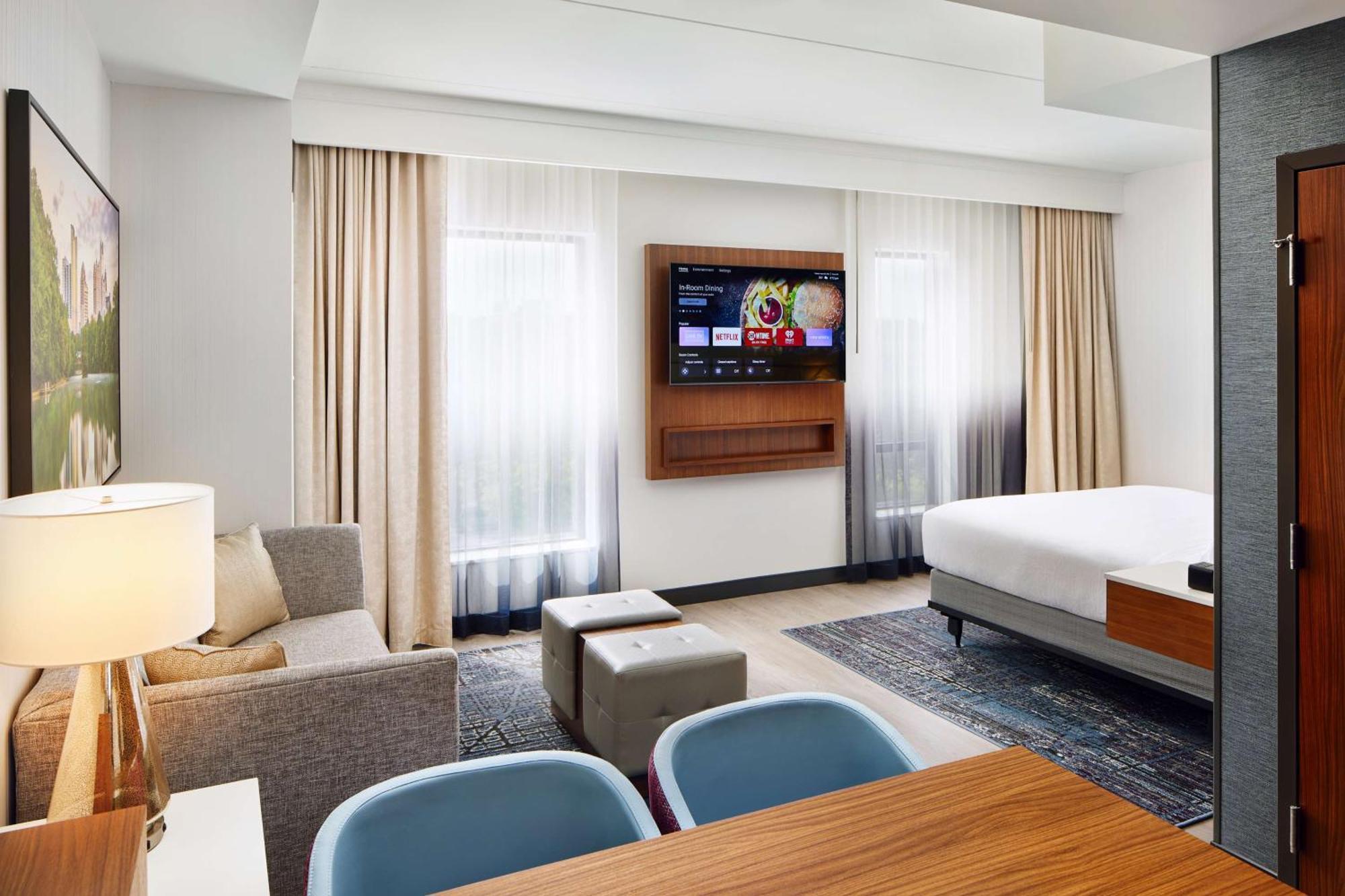Embassy Suites By Hilton Atlanta Airport North Hapeville Экстерьер фото