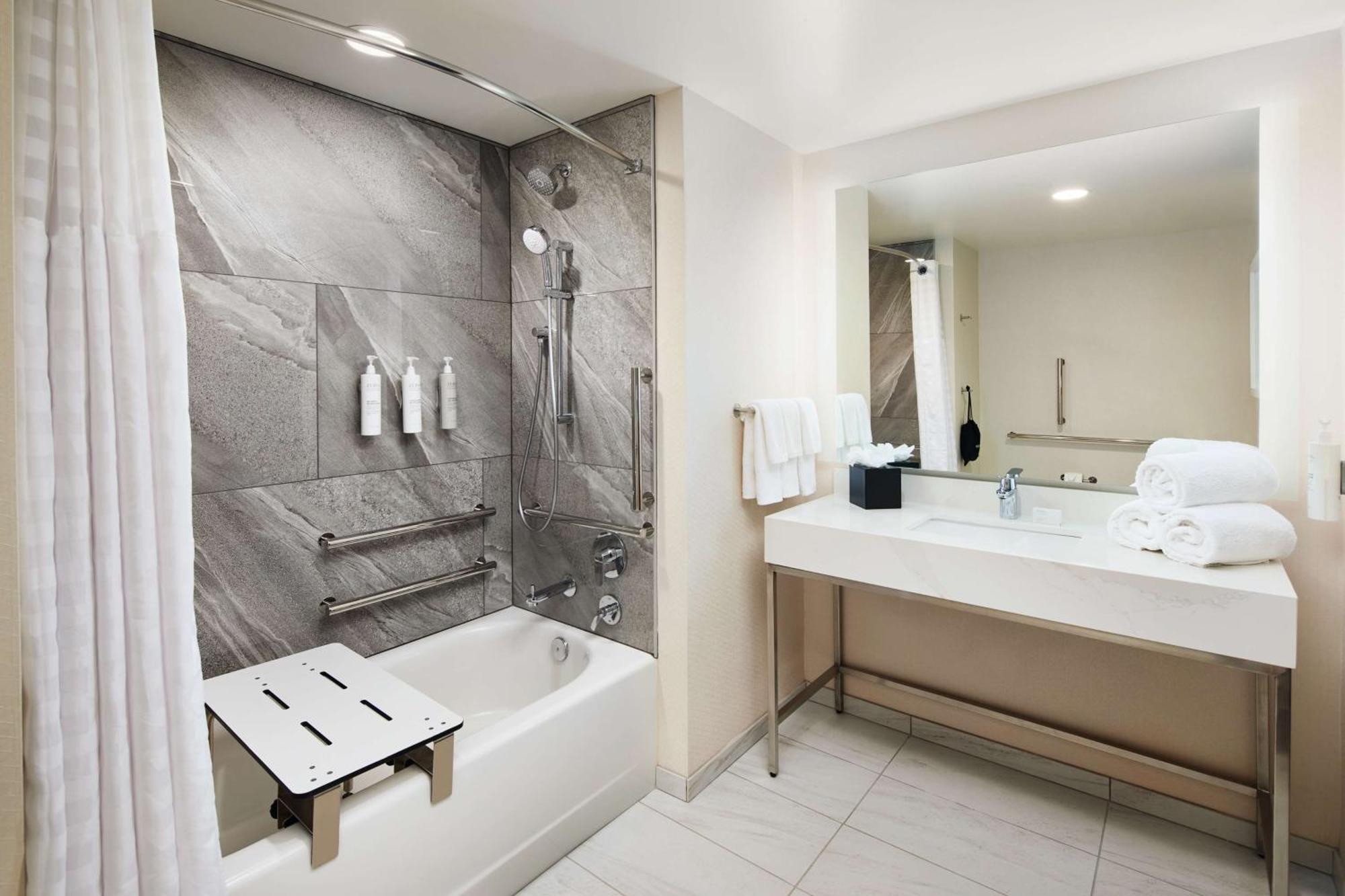 Embassy Suites By Hilton Atlanta Airport North Hapeville Экстерьер фото