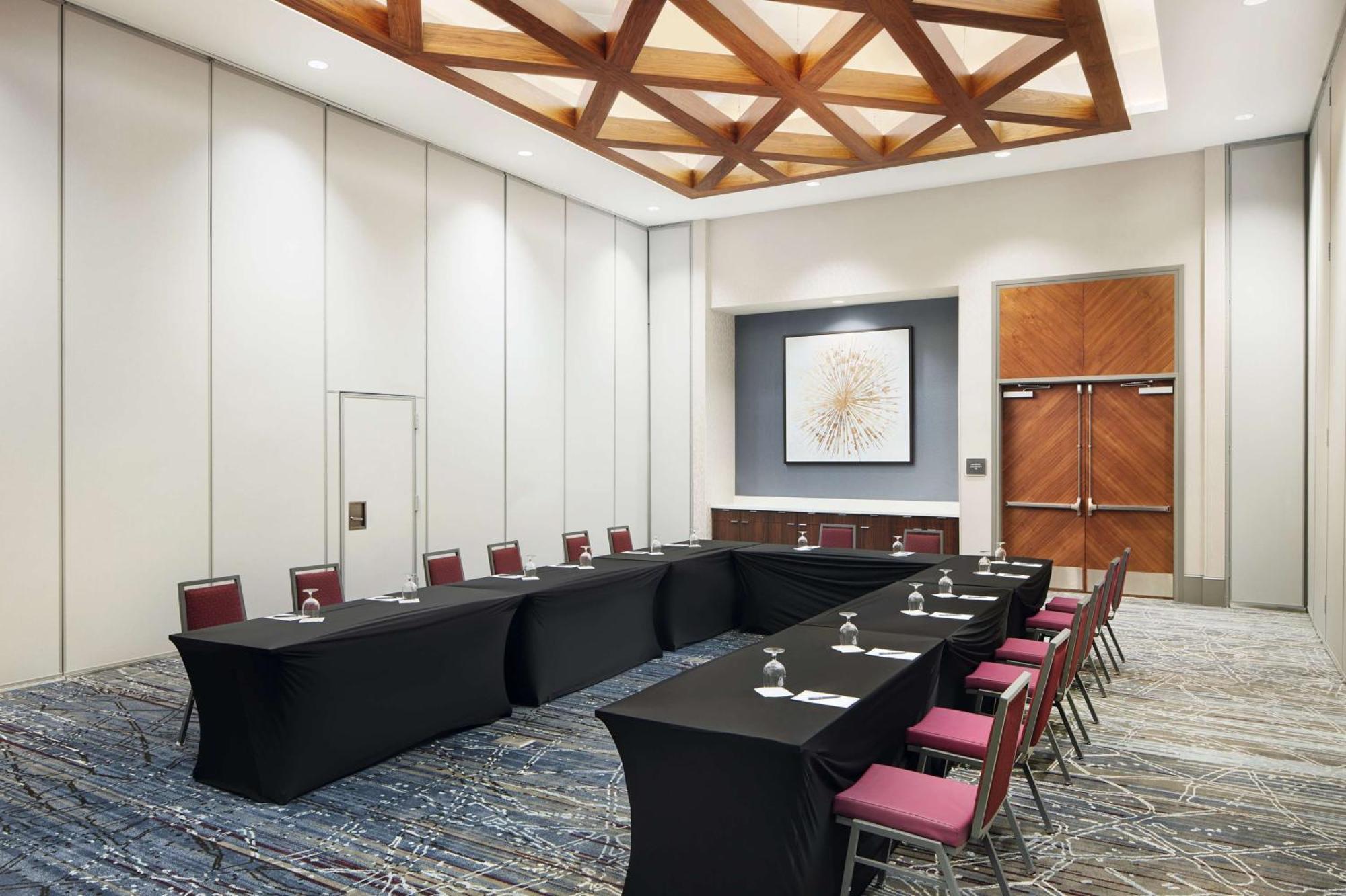 Embassy Suites By Hilton Atlanta Airport North Hapeville Экстерьер фото
