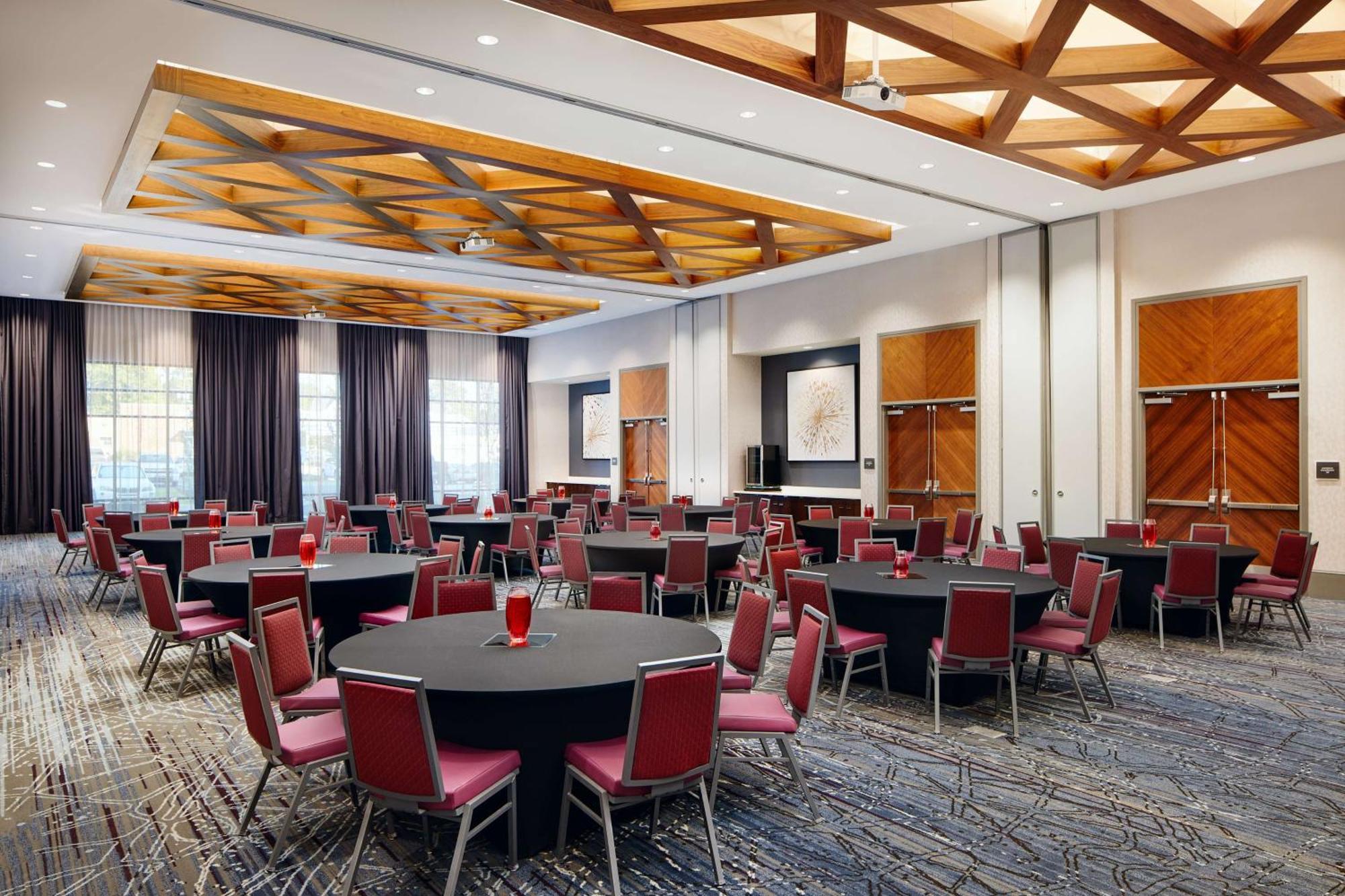 Embassy Suites By Hilton Atlanta Airport North Hapeville Экстерьер фото
