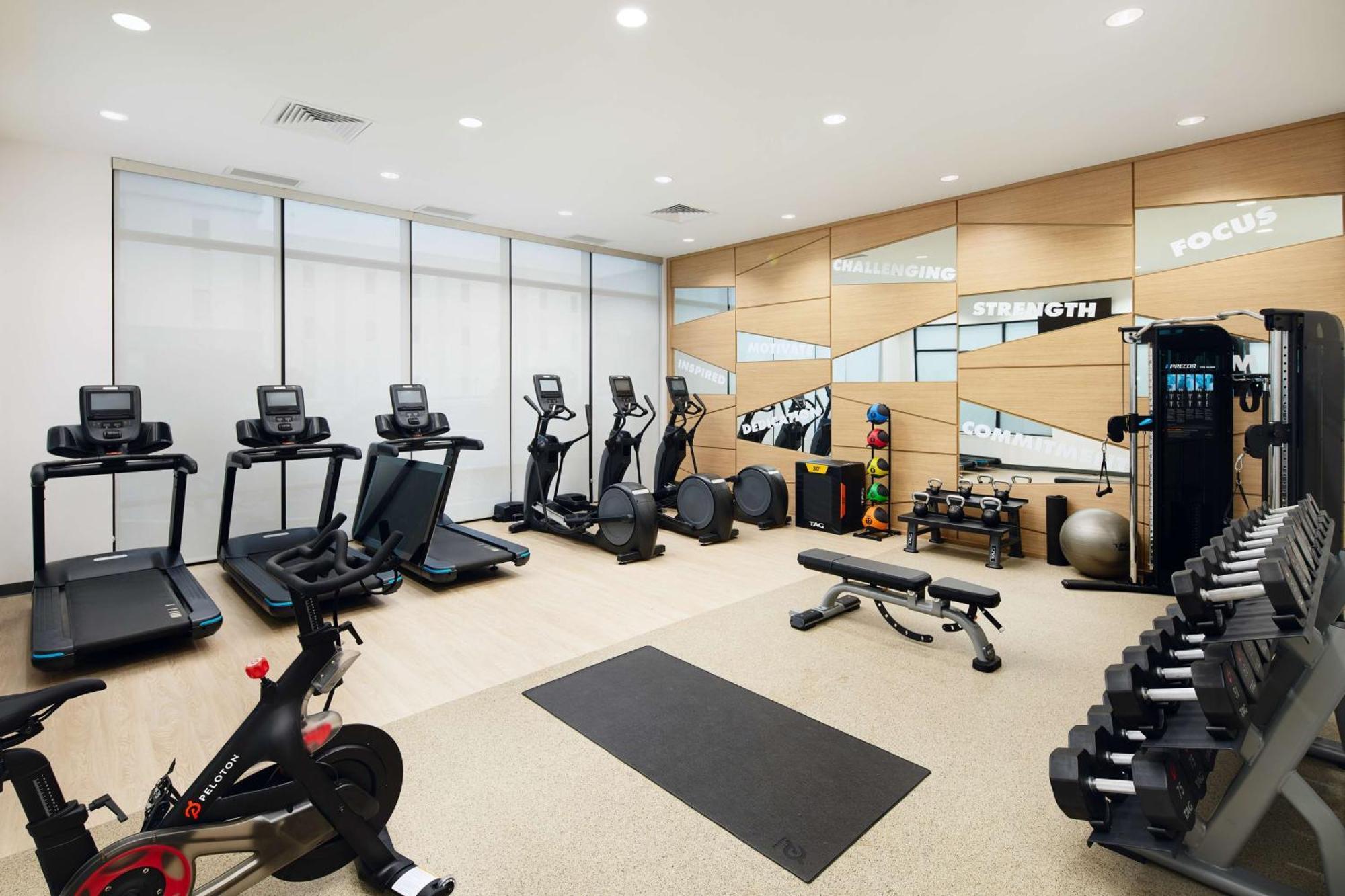 Embassy Suites By Hilton Atlanta Airport North Hapeville Экстерьер фото
